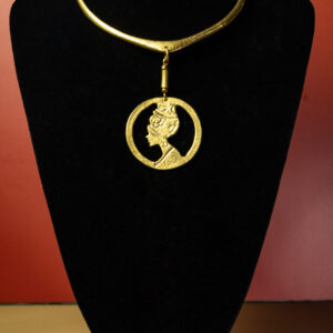 Queen Nia Pendant Necklace